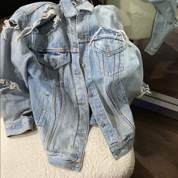 Levi’s Oversized Destroyed Denim Jacket - Picture 7 of 11